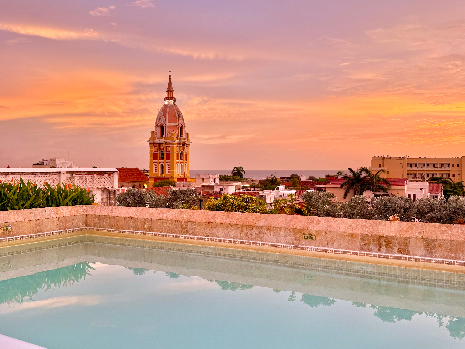 Façade coloniale de Cartagena au coucher du soleil